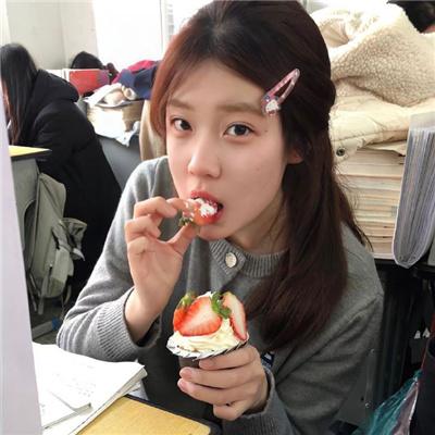 不动声色的柏田小姐与喜形于色的太田君